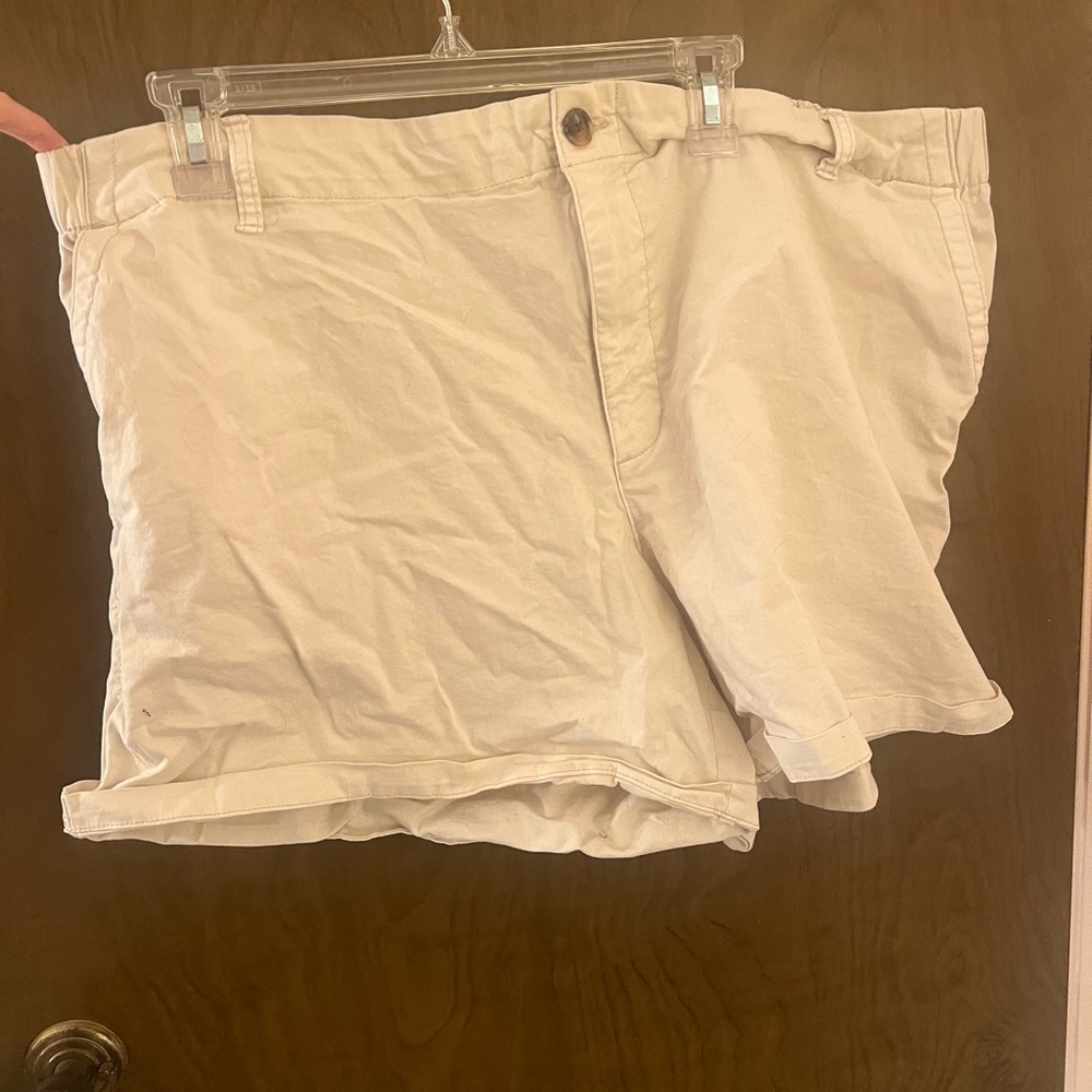 Old Navy Cream Shorts -XXL